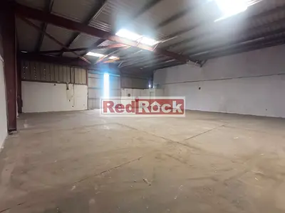 Efficient Pillarless Warehouse On the Road in Prime Location