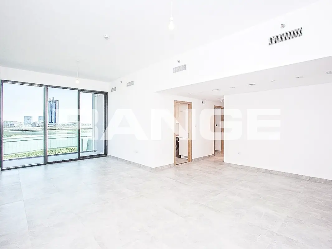 Spacious Apt | Upgraded Interior | Mid-Floor