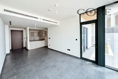 شقة بغرفتي نوم | برج كريست B | مناظر متعددة | الوصول إلى الشرفة