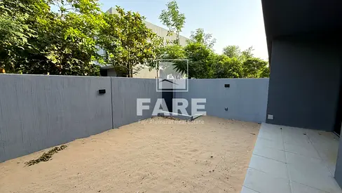 تاون هاوس فاخر من 4 غرف نوم | تصميم واسع | مجمع مسار