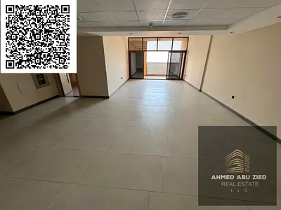 أكبر شقة غرفتين وصالة ماستر مع غرفة خادمة و3 بلكونات في النخيل قرب الكورنيش وسوق الذهب للإيجار السنوي بسعر 85,000 درهم مع شهر مجاني وباركينج مجاني