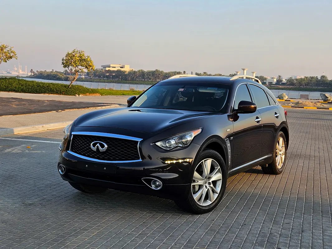 Infiniti QX70 2017 — photo 1 of 17