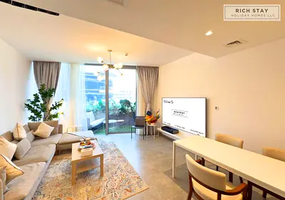 Low Floor | City Views