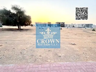 قطعة أرض سكنية تجارية مميزة تقع في موقع استراتيجي على طريق الشيخ عمار الرئيسي في تلة 2، عجمان، وتتكون من طابق أرضي وأربعة طوابق وسطح.