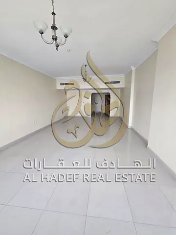 عيش الرفاهية أمام البحر مباشرة! شقة ملكية في قلب التعاون 3 غرف وصالة التكييف مجاني  الباركنج مجاني