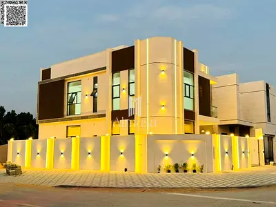 فيلا فاخرة تقع على زاوية شارعين، تتميز بتصميم عصري وتشطيبات راقية وحديقة، كل ذلك بسعر مميز. فرصة استثنائية للتملّك.