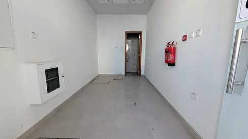 SHOP |•| NEW BUILDING |•| OPEN AREA |•| CLOSE TO METRO