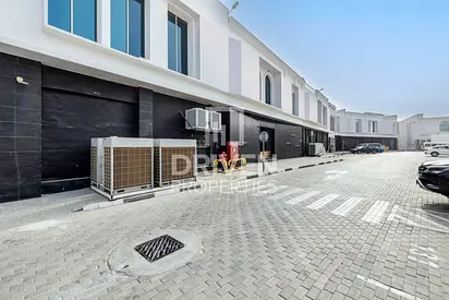 High Quality Showroom | Combined Warehouse