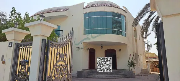 فيلا للإيجار منطقة القوز  الإيجار: 110,000 درهم على 4 دفعات أو 100,000 درهم على دفعتين  التأمين: 5,000 درهم  تتكون الفيلا من:  * الطابق الأول: 4 غرف ن