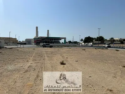 للبيع ارض مميزه14000قدم في الفلج الشارقه موقع مميز زاويه علي الشارع الرئيسي مباشره