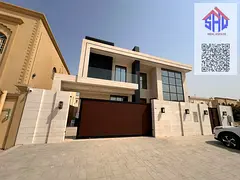 For sale, a five-room villa, a living room, two maid's rooms, a screen in each room, the villa i