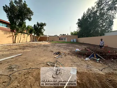 للبيع أرض تجاري علي الشارع الرئيسي في منطقه الجزات ضاحيه الحيره الشارقه