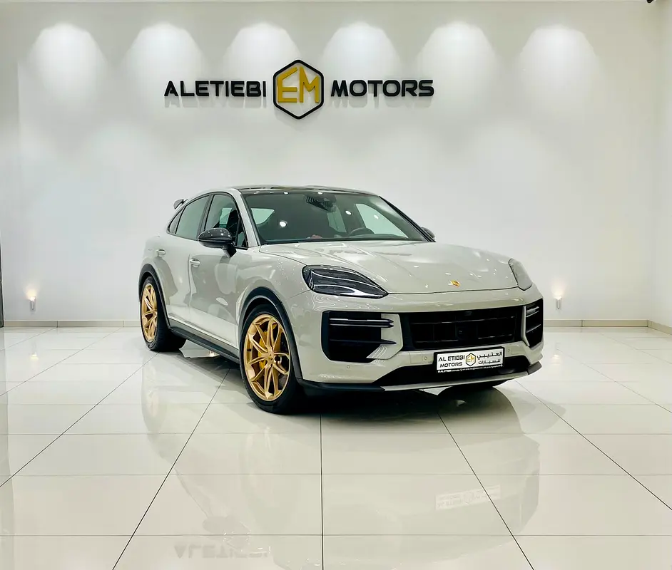Porsche Cayenne 2024 — photo 1 of 16