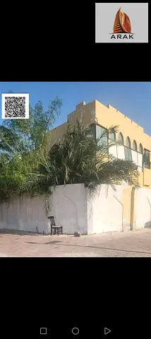 Traditional Arabic house for sale in Ajman, Al Rashidiya 2, corner lot with access to two streets and an alley. Excellent opportunity for investors and businessmen.