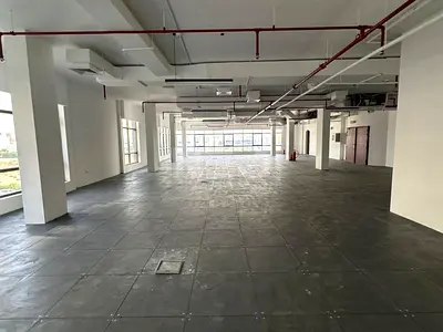 Semi-Fitted | Mid Floor | Prime Location