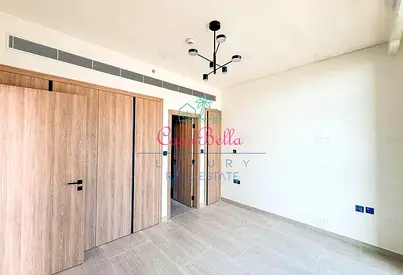 Brand Luxury | White Goods | Near Metro and Tram