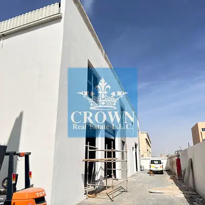 ## * * العلامة التجارية الجديدة الصناعية 3 حظائر ومستودعات للإيجار / منطقة الإمارات الصناعية الحديثة أم القيوين**
