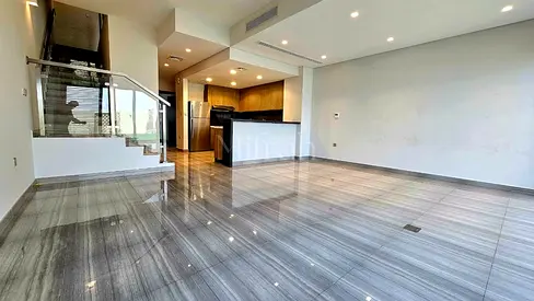 Modern 4BR I Middle Unit I Vacant In Mid-March