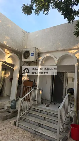 للبيع بيت في الفيحاء في 4 غرف وصالة وغرفه خادمه البيت على شارعين امامي خلفي في 4حمامات مساحة 4760 قدم موجر 40000 الف مطلوب في 770000 الف سعر قابل