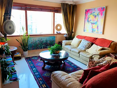 Fully Furnished 1br+Exta Room! 2 Parkings!Upgarded