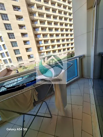 UNFURNISHED 2bedroom with SPECTACULAR LAKE VIEWS