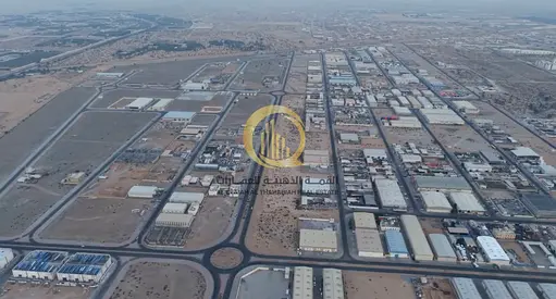 للبيع ارض زاويه بمدينه الامارات الصناعيه بالصجعه .  موقع استراتيجي بلوك 2 شارع الاسكراب والمزادات .  مساحه الارض 114,040 قدم