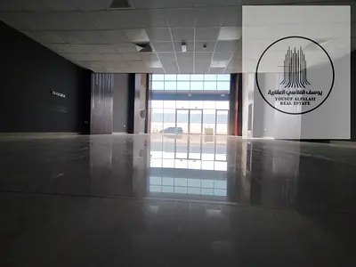 شوروم على شارع رئيسى 3000 قدم جاهزة للايجار .
