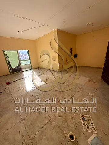 سكن عائلي متكامل في المجاز 2 – 3 غرف وصالة مع غرفة خادمة بسعر مميز! 🏙️✨ استمتع بالراحة والرفاهية في قلب الشارقة النابض. شقة واسعة في منطقة المجاز 2،