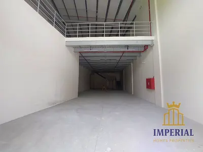 Warehouse for rent in Al Jurf Industrial Area, Ajman. Total area 3900 sq ft with mezzanine.