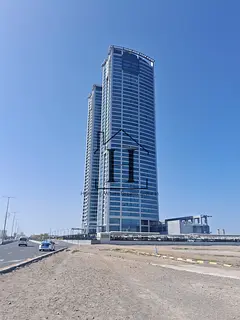 FREEHOLD l Iconic Tower l Amenities On-Site l Sea Views l City skylines l Pool l Shopping Concourse