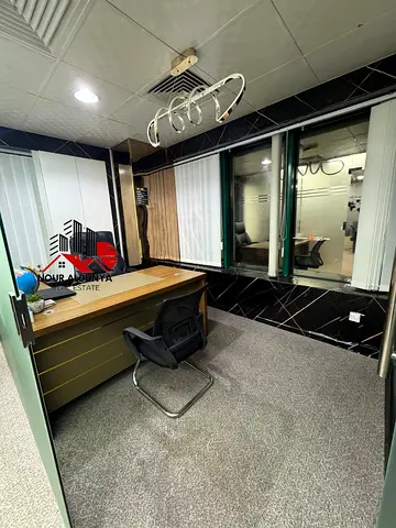 FULLY FITTED // FRONT OF METRO // OFFICE // BOOK NOW