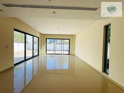 READY TO MOVE 4BEDROOM VILLA PRIME LOCATION WALKABLE DISTANCE TO CITY CENTER