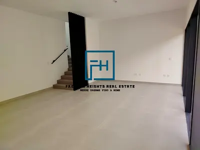 ELEGANT 3-BEDROOM TOWNHOUSE FOR RENT