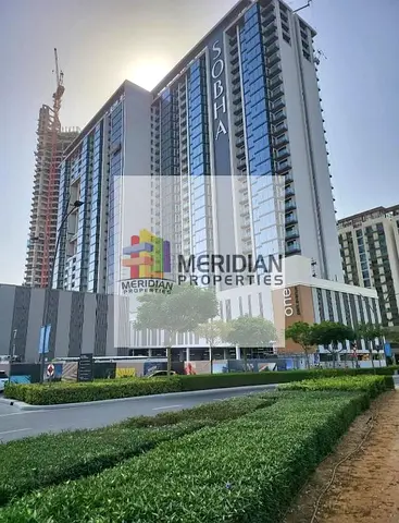 وحدة واسعة - إطلالة على المسبح - مجتمع أخضر - فرصة استثمارية