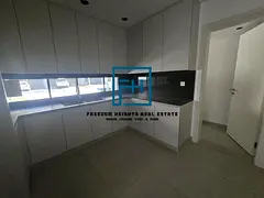 4 bedrooms corner townhouse available for rent.