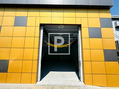 Fitted Warehouse in Al Quoz | Prime Location
