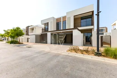 Modern Space | Wide Layout | Family Living