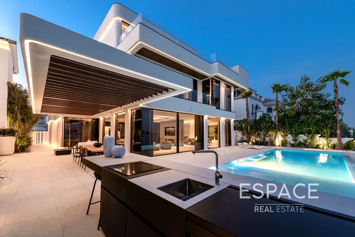 Luxuriously Upgraded | 3-Story |Furnished