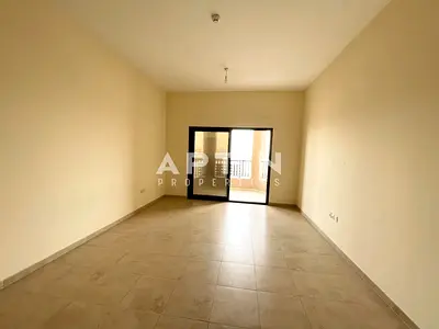 استوديو مشرق وواسع | جاهز للسكن | بحالة ممتازة | موقع مميز | بدون مبرد
