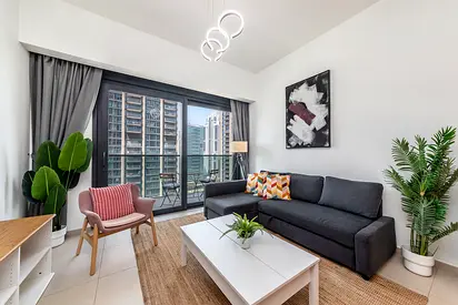High floor | City views | Prime Downtown location