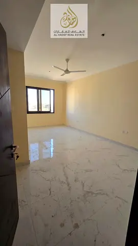 غرفه وصاله واتنين حمام اول ساكن قريبه من مخرج دبي والشارقه موقع ممتاز ومساحات كبيره جدا واطلاله مفتوحه