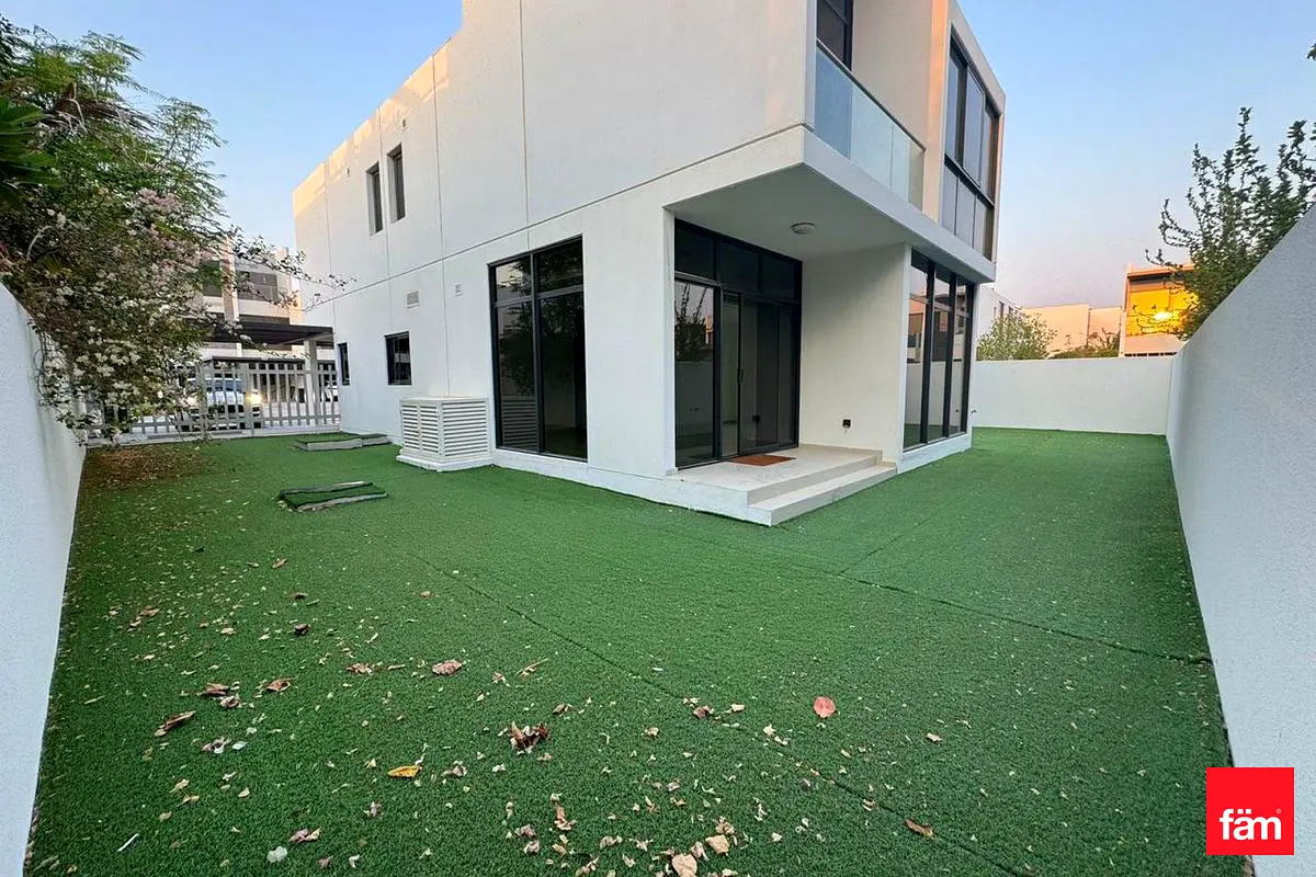 V2 | End Corner | Huge Plot | Family | Vastu