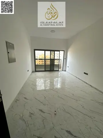 غرفة وصالة أول ساكن للإيجار السنوي | حمامين + بلكونة فيو مفتوح | مطبخ منفصل ومساحة واسعة | تكييف مركزي وصيانة مجانية | بناية مخدومة بالكامل | موقع ممي