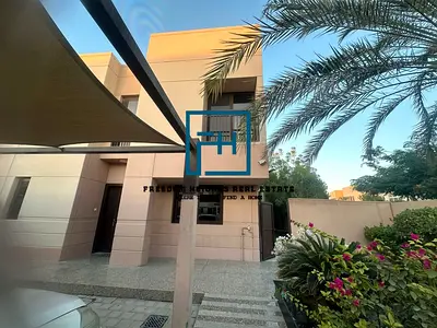 فيلا أنيقة مكونة من 4 غرف نوم للإيجار في الزاهية