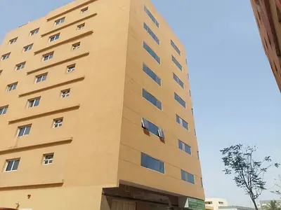 للبيع بناية في منطقة البوطينة مساحة 3596 قدم مربع ارضي + ٧