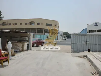 عقار صناعي للبيع  | ساحة مفتوحة | مستودع | سكن عمال |  مناسب لتجارة الرخام والصلب والألياف الزجاجية  الموقع: المنطقة الصناعية رقم ١٧