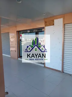 Prime retail shop for rent - 1450 sq. ft. with 4 front doors directly facing the street,