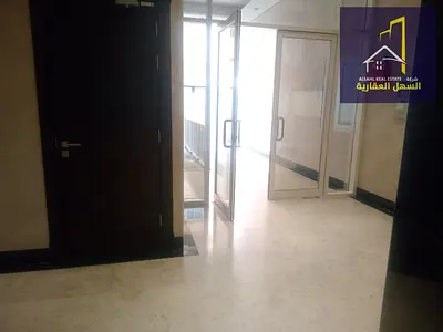 للبيع بنايه في منطقه الفلاح بالقرب من شارع المطار موقع ممتاز با داخل ممتاز