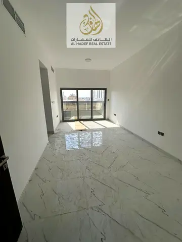 غرفه وصاله مع اتنين حمام و دريسنج روم اول ساكن اطلاله مفتوحه بلكونه بانوراما موقع متميز ومساحات كبيره