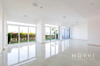 Family Home | Private Beach | Burj Views